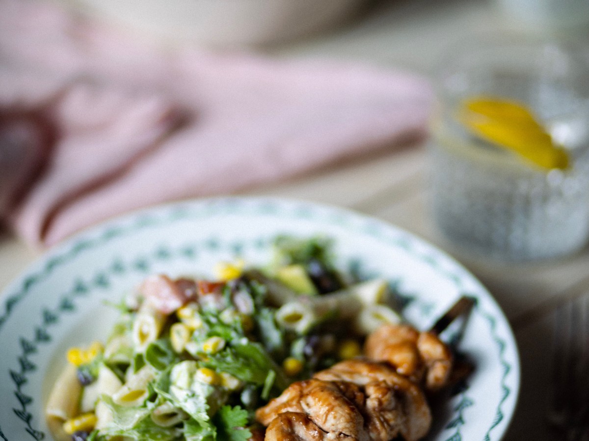 BBQ-kanaa ja ranch&nbsp;pastasalaatti